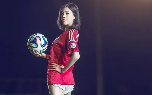 （体育）国际足球友谊赛：中国女足1:2再负美国女足
